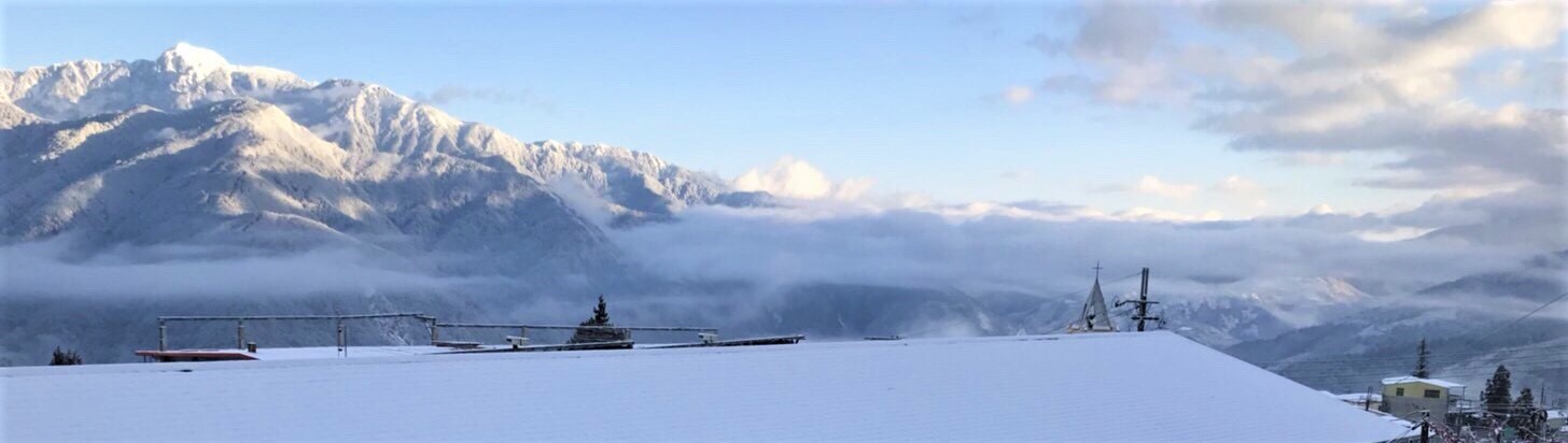 冬季校景-教師宿舍遠眺雪山聖稜線